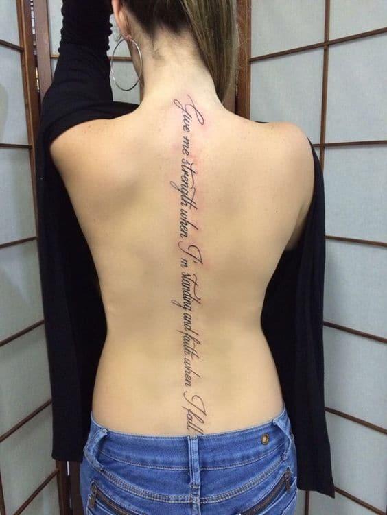 Tattoo chữ dọc sống lưng đẹp