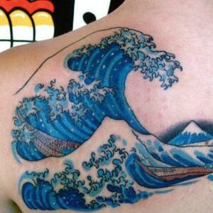 Một số ý nghĩa hình xăm sóng nước trong tattoo mini.