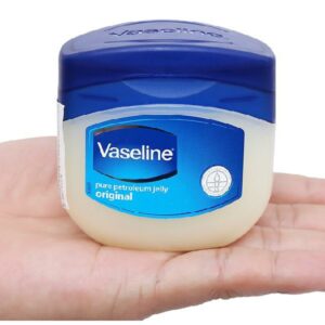 BÔI VASELINE SAU KHI XĂM CHÂN MÀY: CÓ NÊN HAY KHÔNG?