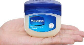 BÔI VASELINE SAU KHI XĂM CHÂN MÀY: CÓ NÊN HAY KHÔNG?