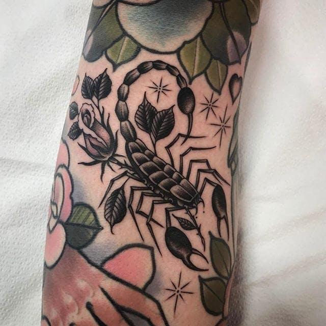 Hình bọ cạp tattoo trên cánh tay