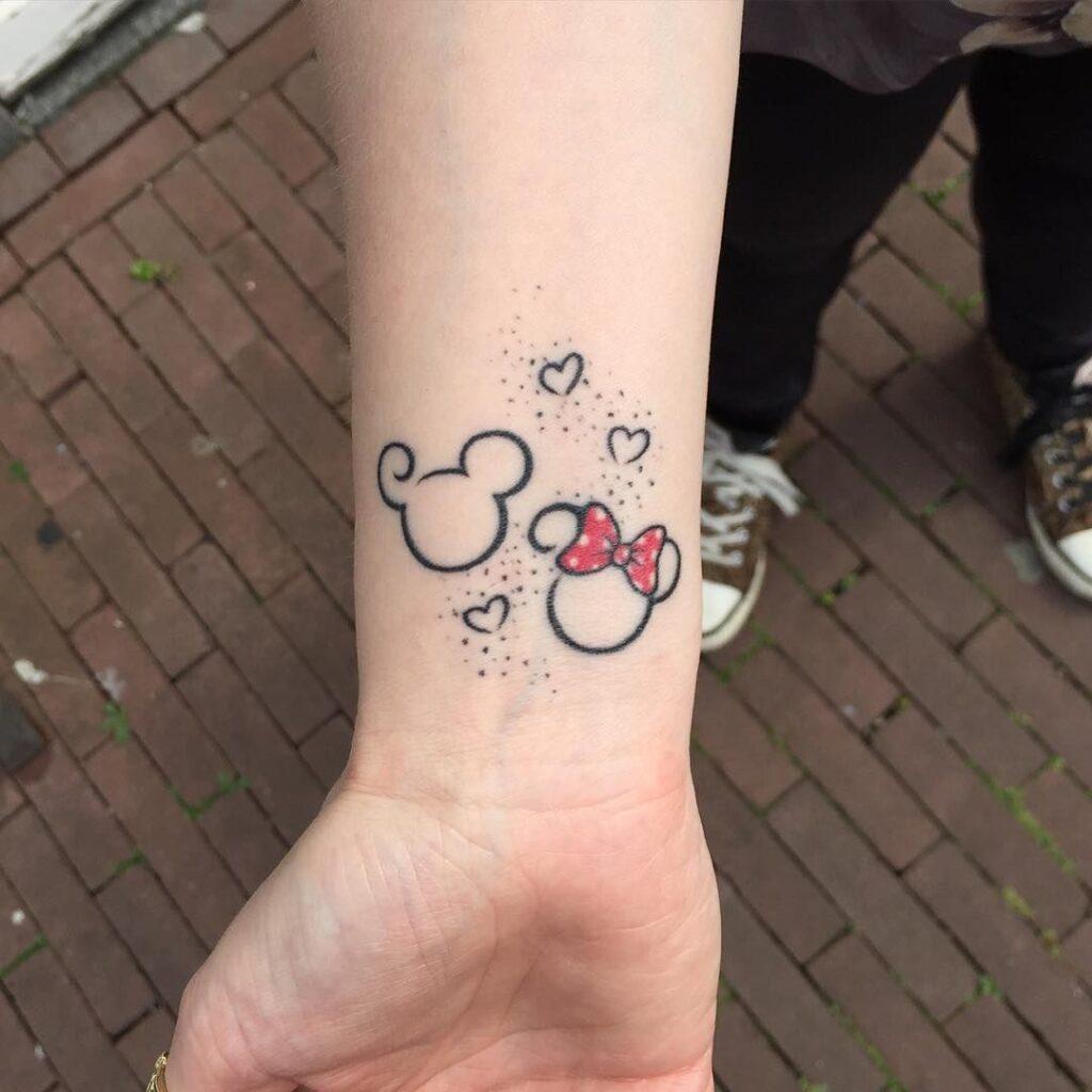 Hình tattoo con chuột cute dễ thương ở cổ tay
