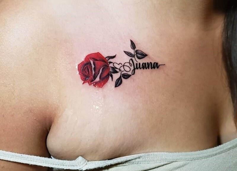 Hình xăm hoa hồng mini ở ngực