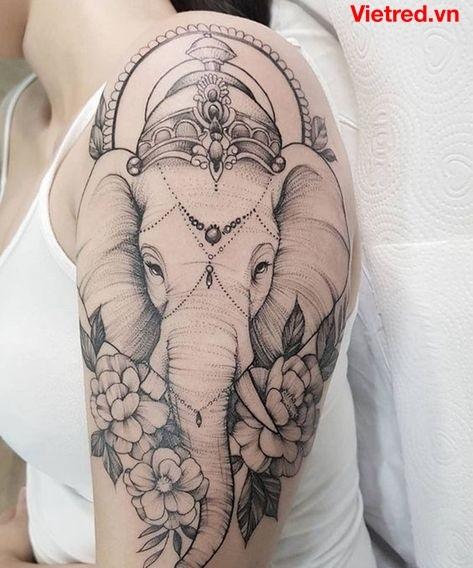 Hình xăm con voi kết hợp hoa ở cánh tay