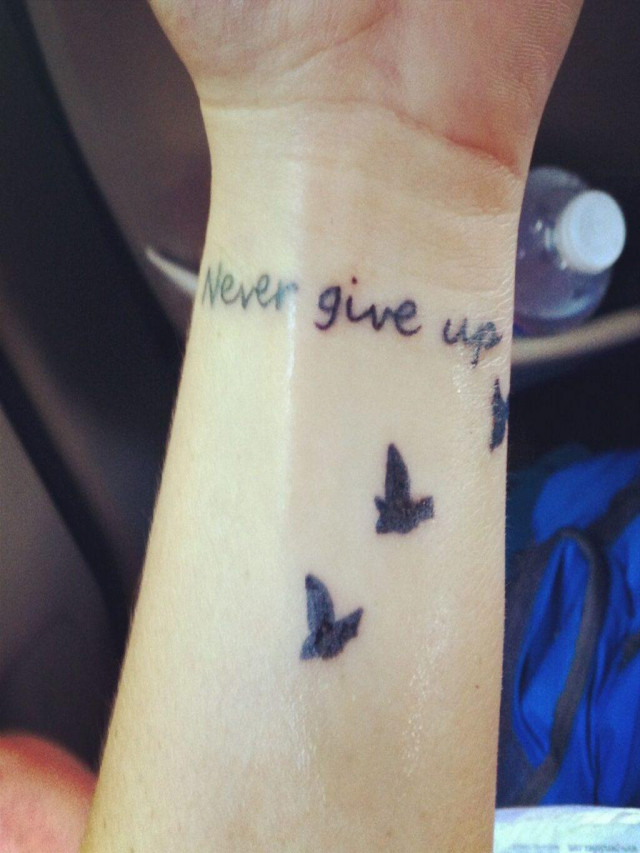 Hình Xăm Never Give Up: Tuyển Tập Mẫu Tattoo Đẹp Nhất [288+ Tattoo Cho Nam Nữ]