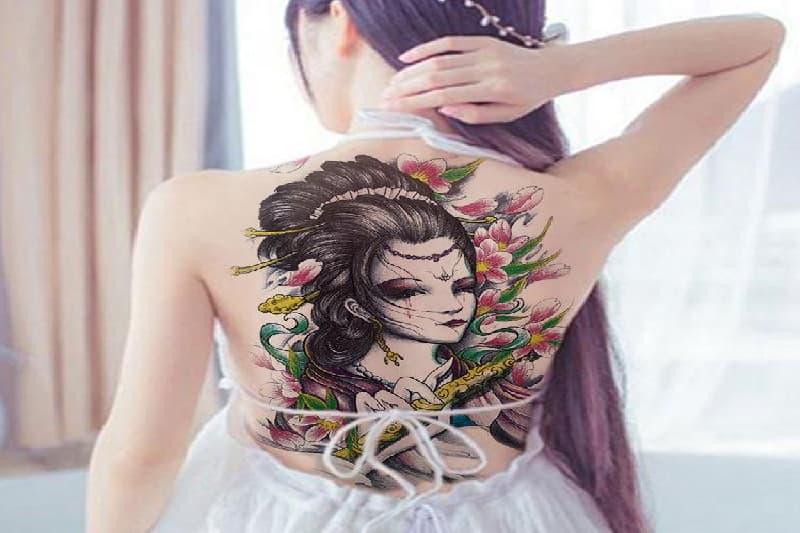 Hình xăm geisha trên lưng cho thấy khát vọng làm chủ của các cô gái