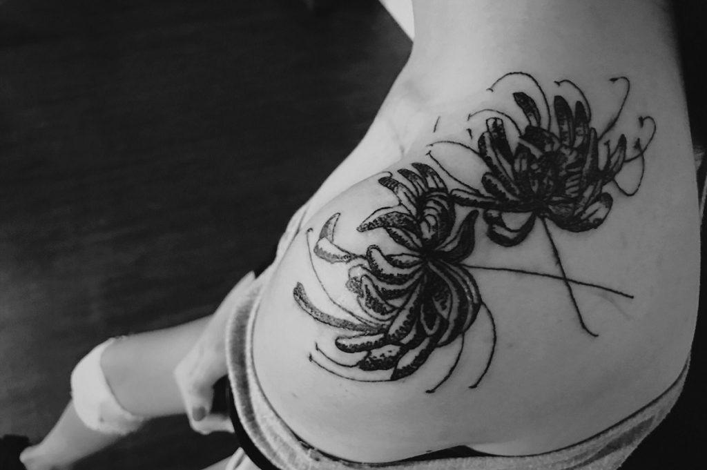 Tattoo hoa bỉ ngạn... - Thế Giới Tattoo - Xăm Hình Nghệ Thuật | Facebook