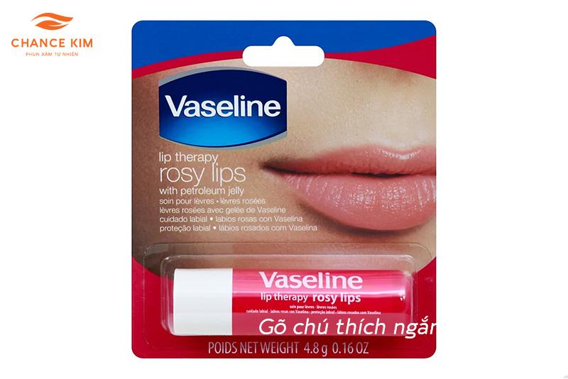 Sử dụng Vaseline dưỡng môi sau phun sẽ giúp cung cấp độ ẩm và giúp môi lên màu đẹp