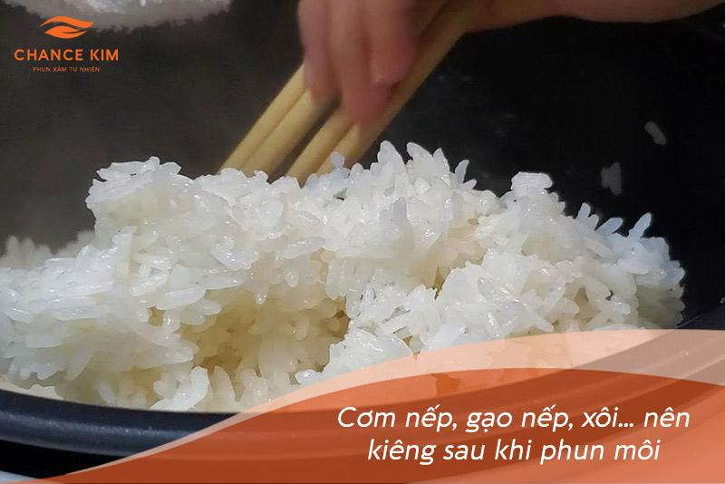 [Giải đáp] Phun môi kiêng đồ nếp bao lâu?