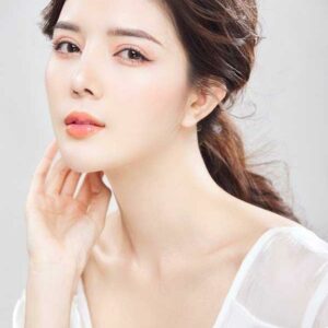 Phun môi pha lê phủ bóng Collagen