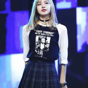 40 Kiểu Tóc, Màu Tóc Trendy Của Lisa (BLACKPINK) Đáng Thử Ngay