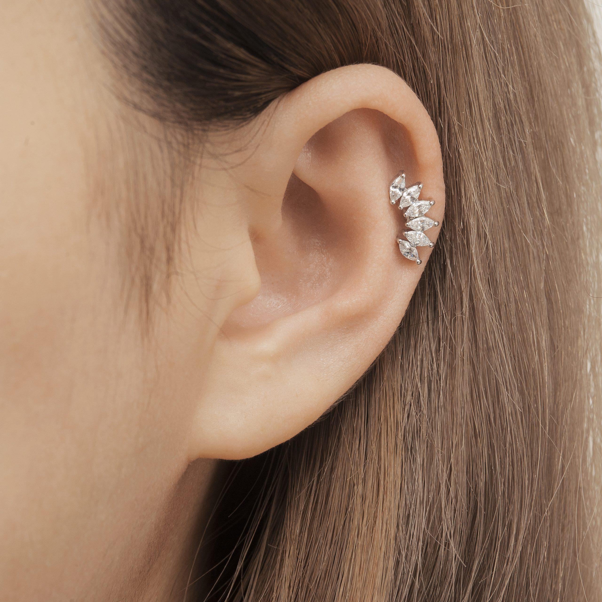 Helix Piercing (xỏ khuyên lỗ sụn vành tai)