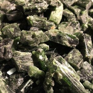 Đá Diopside: Khoáng vật thần kỳ kết nối tâm linh và khai quang trí tuệ