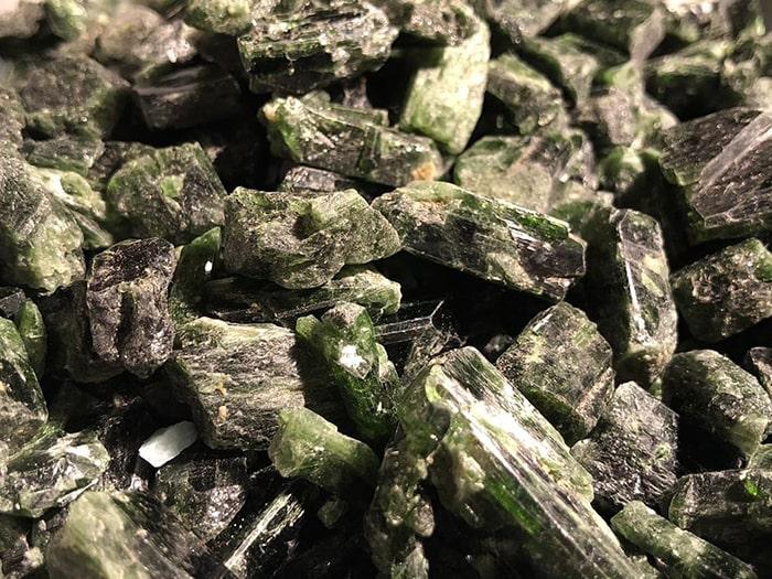 Đá Diopside: Khoáng vật thần kỳ kết nối tâm linh và khai quang trí tuệ