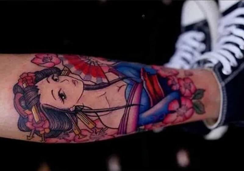 Tattoo Geisha và hoa đào