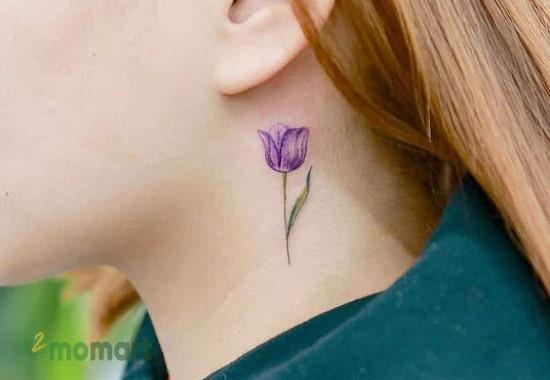 Ý nghĩa hình xăm hoa Tulip tím ở cổ